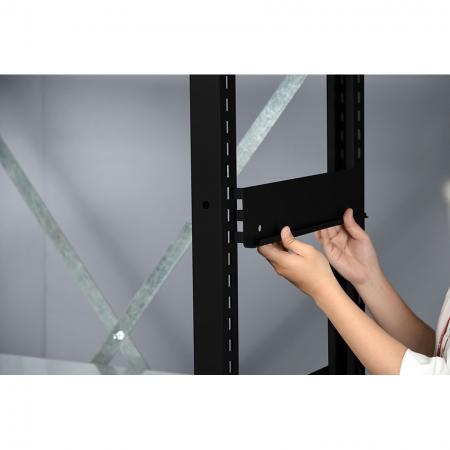 El sistema de estanterías industriales RC-9520 cuenta con prácticos estantes ajustables.