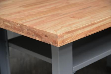 Una mesa de trabajo adecuada no solo para uso en fábricas, sino también para uso en el hogar o en una oficina.