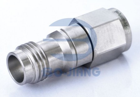 1.85mm JACK TO 2.4mm PLUG RF/Microwave Coaxial ADAPTOR - 1.85mm Jack to 2.4mm Plug Adaptor