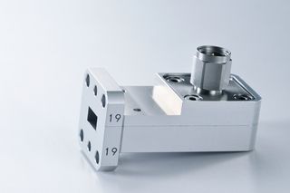 WR28 - 2.4mm PLUG-SOVITIN - Oikea kulma - WR28 - 2.4mm PLUG-SOVITIN - Oikea kulma