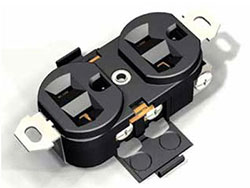 雙插座側面絶源緣片提供了防觸電裝置。