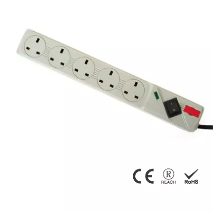 Câble d'alimentation multiprise avec protection contre les surtensions, 5 prises UK 13A/240V - Prises protégées contre les surtensions 13A