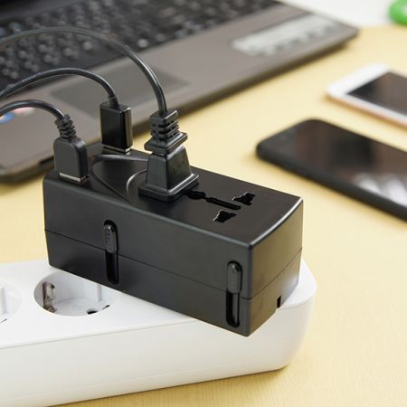 Çift USB Portlu Küresel Seyahat Adaptörü çift çıkışlı