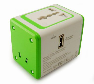 Adaptador de viaje universal 2.4A - Adaptador de viaje universal lado frontal y puerto USB