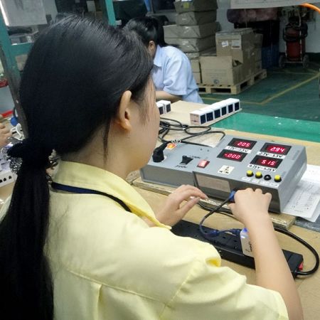 FQC人員在產品還沒包裝前進行的出廠前質量檢驗,已確保產品出貨到客戶手上是客戶滿意。