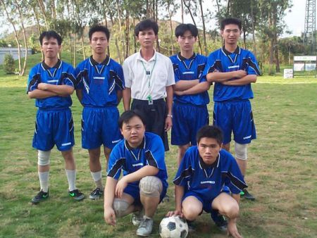 AHOKU东莞厂的男子足球队。