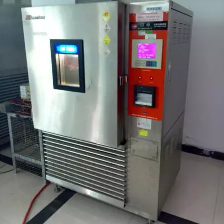 Prüfkammer für konstante Temperatur und Feuchtigkeit.