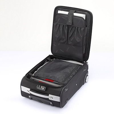 髒濕衣物拉鍊口袋。