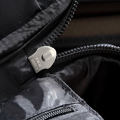 YKK 拉鍊拉力強。