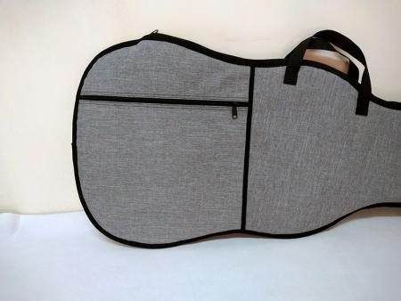 Poche zippée avant.