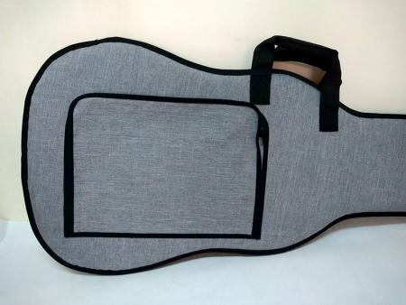 Poche avant à fermeture éclair.