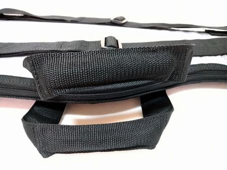 Bande de mousse à l'intérieur de la poignée à deux couches.