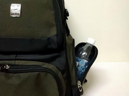 Side zipper pockets.