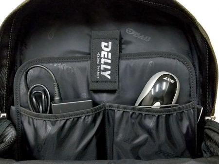 Elastic pockets outside the laptop pocket.