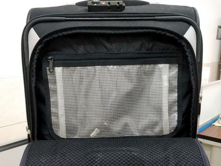 Inner, front zipper pocket's two zipper pockets.