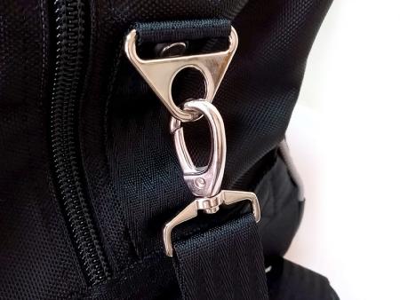 Accesorio de metal blanco plateado
