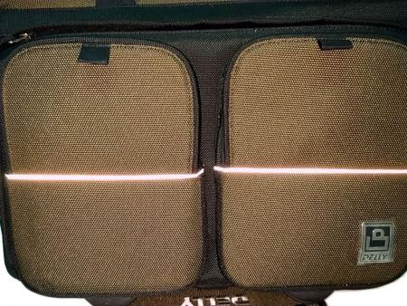 前袋外 3M 反光飾條。