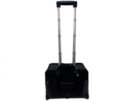 五節式伸縮拉桿。