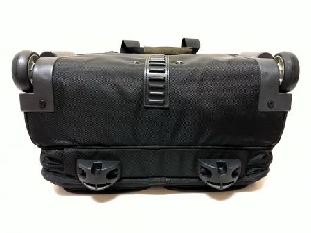 底部加強保護片。