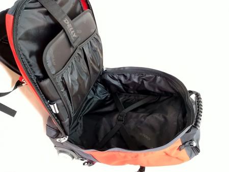 Elastic pockets and laptop pocket in the main compartment.