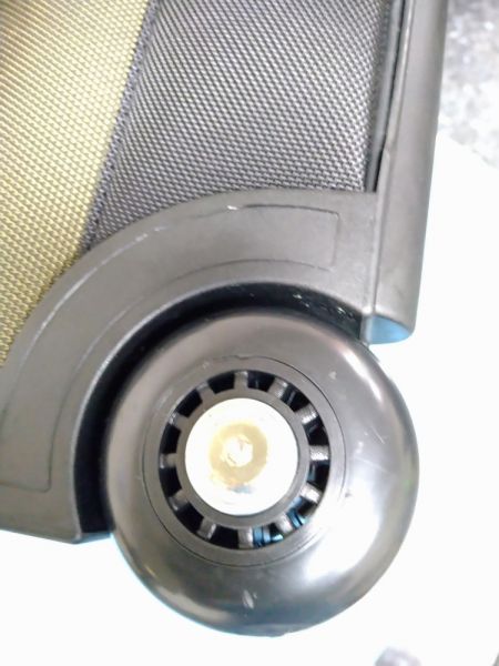 採用飛機輪,寧靜無聲