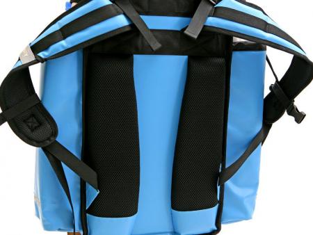 Dodatkowo gruba wyściółka pleców z wentylacją.