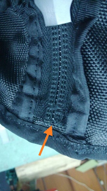 Fine della cerniera in nylon #10 lasciata scoperta