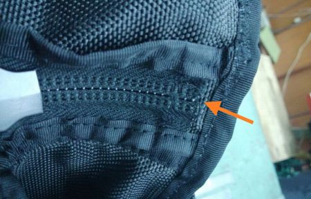 Nylon ritsen in de zakken prikken de handen van de eindgebruikers