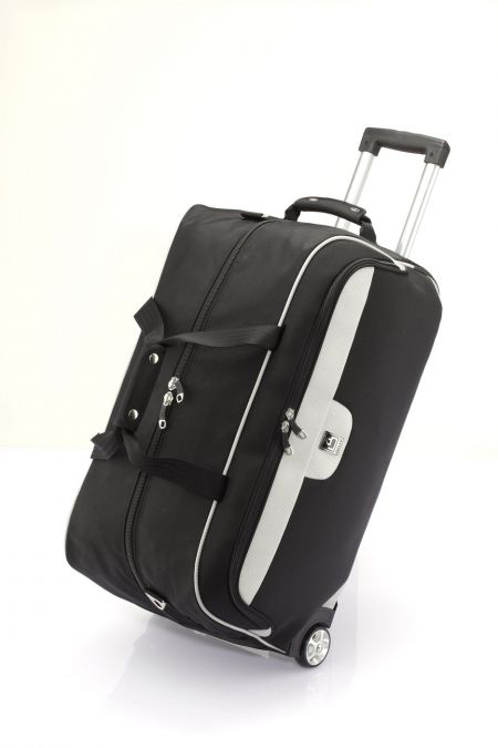 24吋拖輪可折疊拉桿行李袋 - 24英吋兩輪可折疊拉桿旅行袋。