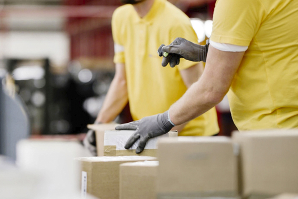 Lightweight portable scanners for mobile barcode capture across retail, logistics, and healthcare.