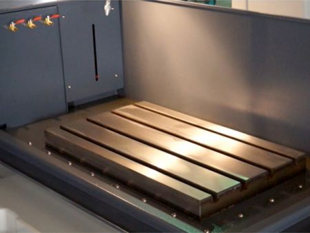 双开式油槽门方便使用者上下料和校模。
