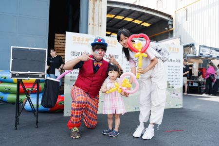 Creative Balloon Twisting Activity