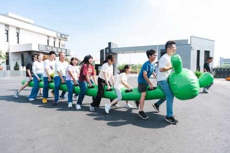 Racing Caterpillar Team Green