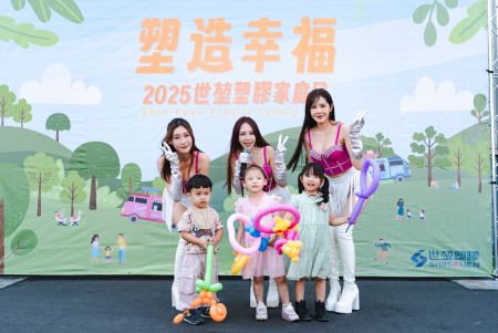 Kids with Cheerleaders