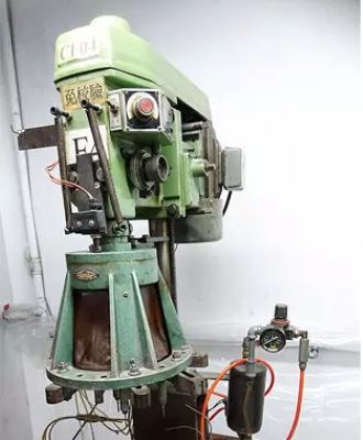 Bohr- und Gewindeschneidmaschine