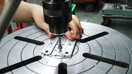 Bohr- und Gewindeschneidmaschine