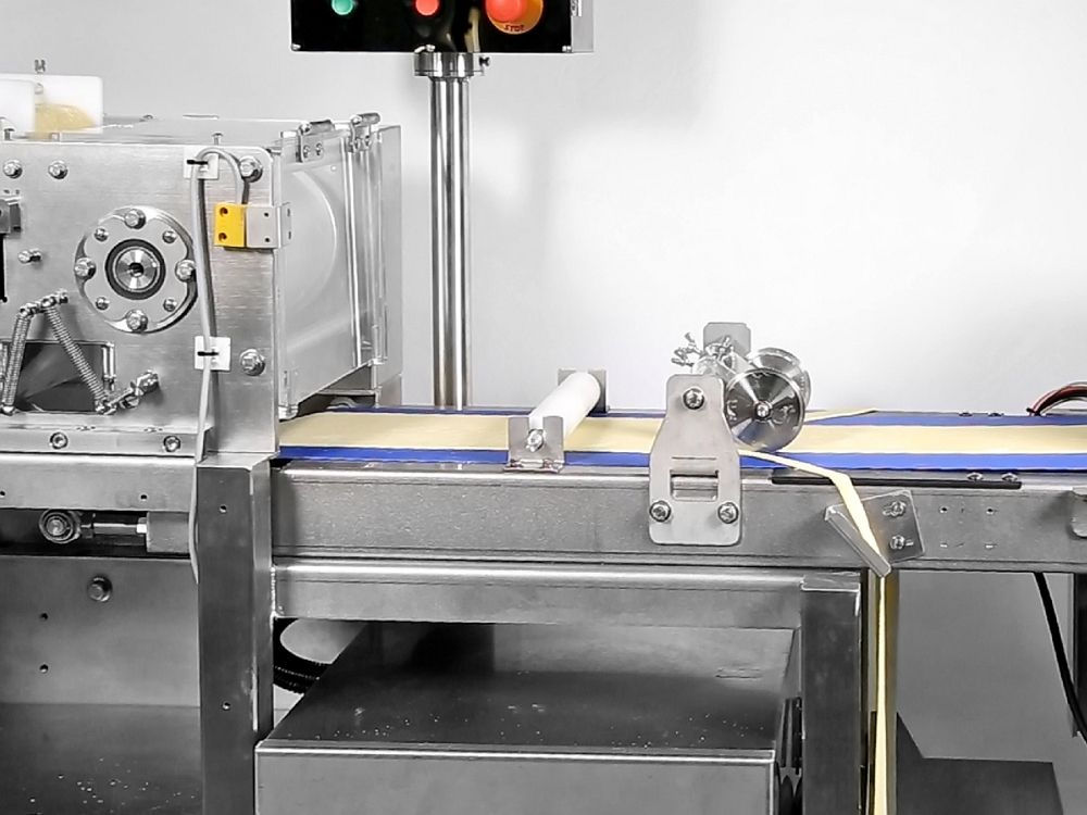 Máquina para hacer empanadas EMP-900 de ANKO – Diseñada para producir  empanadas hechas con masa con alto contenido de grasa
