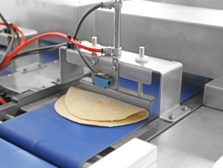 Un senzor pentru a asigura plasarea corectă a tortilei înainte de presare