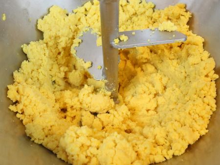 ANKO’s SD-97W is suitable for processing a wide range of ingredients such as dried custard filling