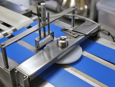 De SR-24 van ANKO heeft een draaiend apparaat voor de wrappers