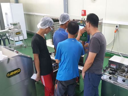 De ingenieurs van ANKO geven ter plaatse operationele educatie en training aan onze klanten