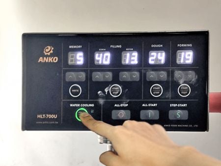 Điều chỉnh các thiết lập tham số và sau đó bắt đầu quá trình sản xuất