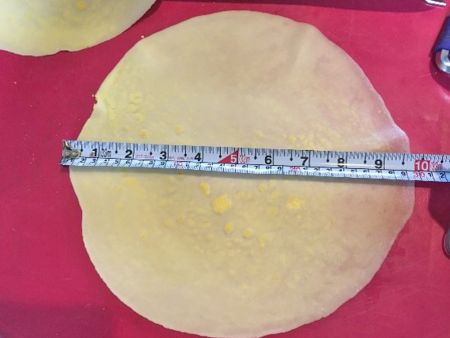 After heat pressing, the flatbread has a diameter of 30cm