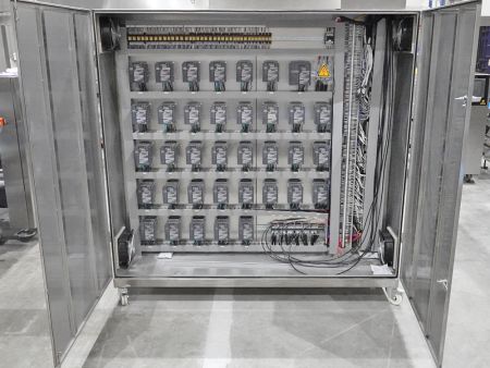 Todos los motores se colocan en la caja eléctrica para facilitar el mantenimiento y la inspección