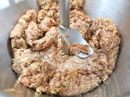 Aynı zamanda kıyma dolguların işlenmesi için de uygundur