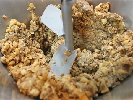 Serta isian gurih dengan potongan bambu