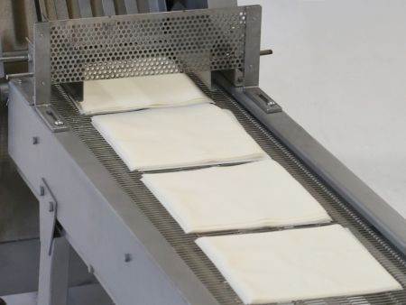 Automatisk skæring og stablemekanisme