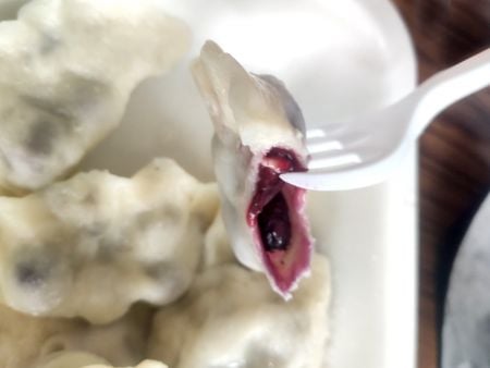 Pierogi với quả mâm xôi nguyên chất là một trong những sản phẩm bán chạy nhất của khách hàng