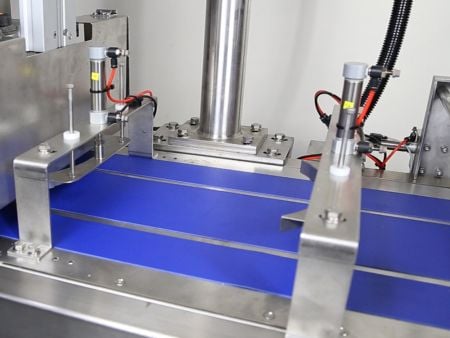 Burrito Oluşturma Makinesi üzerindeki konveyör bandı