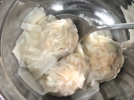 Kogte Wontons med slidstærke indpakninger og generøst fyld, der matcher kundens specifikationer